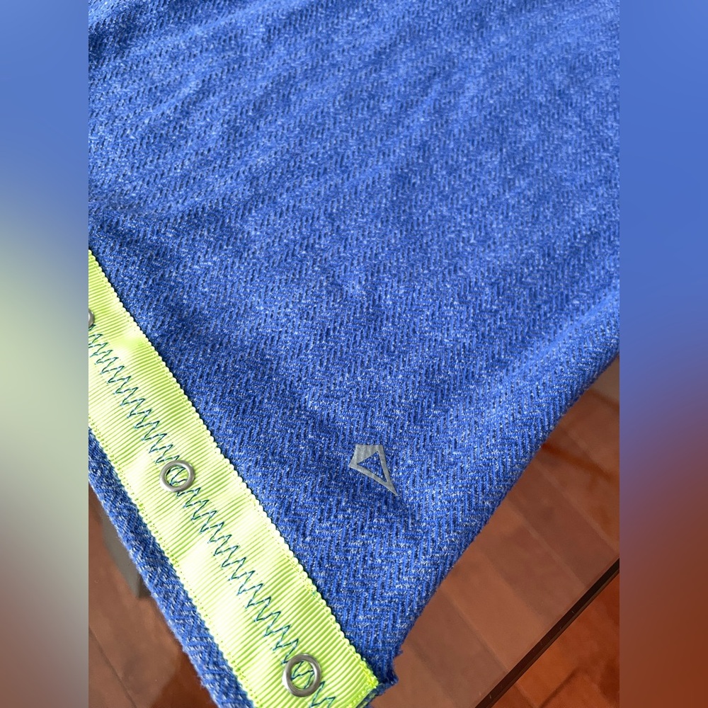 Ivivva Village Chill Infinity Scarf with button closure. Blue/Yellow Combo.